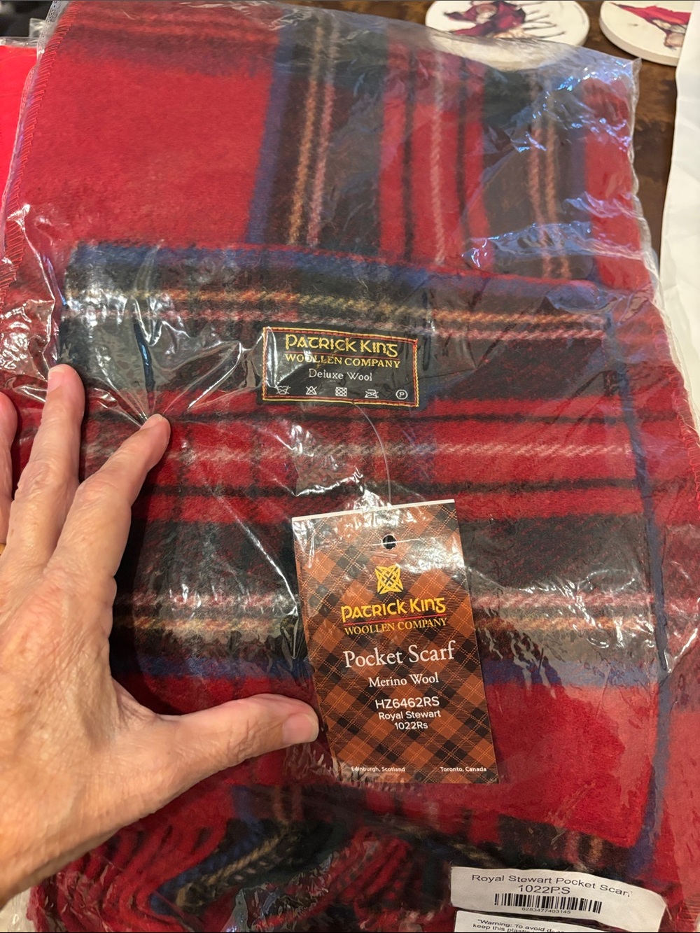 Patrick King Woollen Company Deluxe Wool Tartan Plaid Pocket Scarf NWT Red